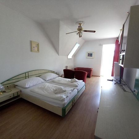 Hotel Familia Zamárdi Екстериор снимка