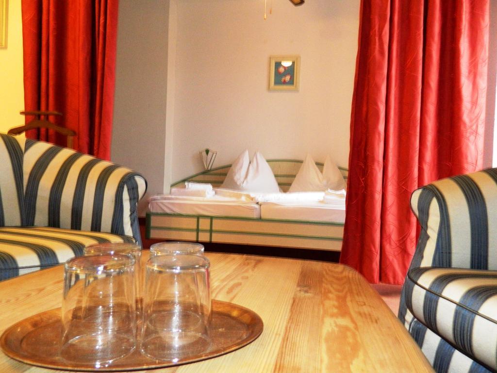 Hotel Familia Zamárdi Екстериор снимка
