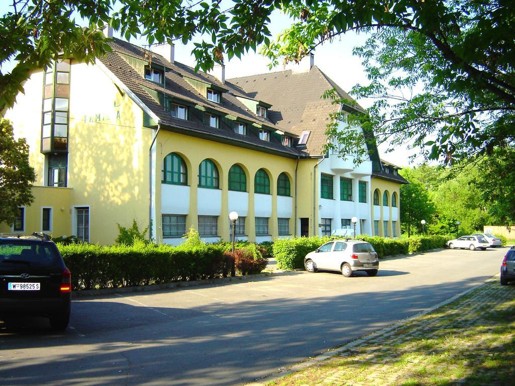 Hotel Familia Zamárdi Екстериор снимка