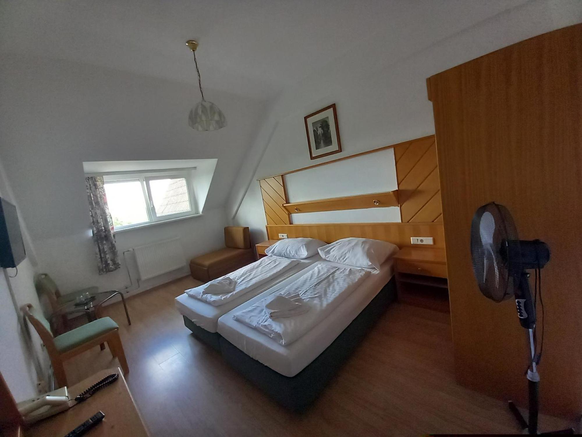 Hotel Familia Zamárdi Стая снимка