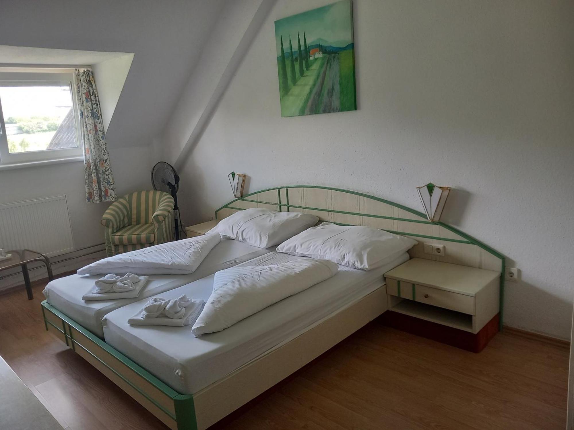 Hotel Familia Zamárdi Стая снимка