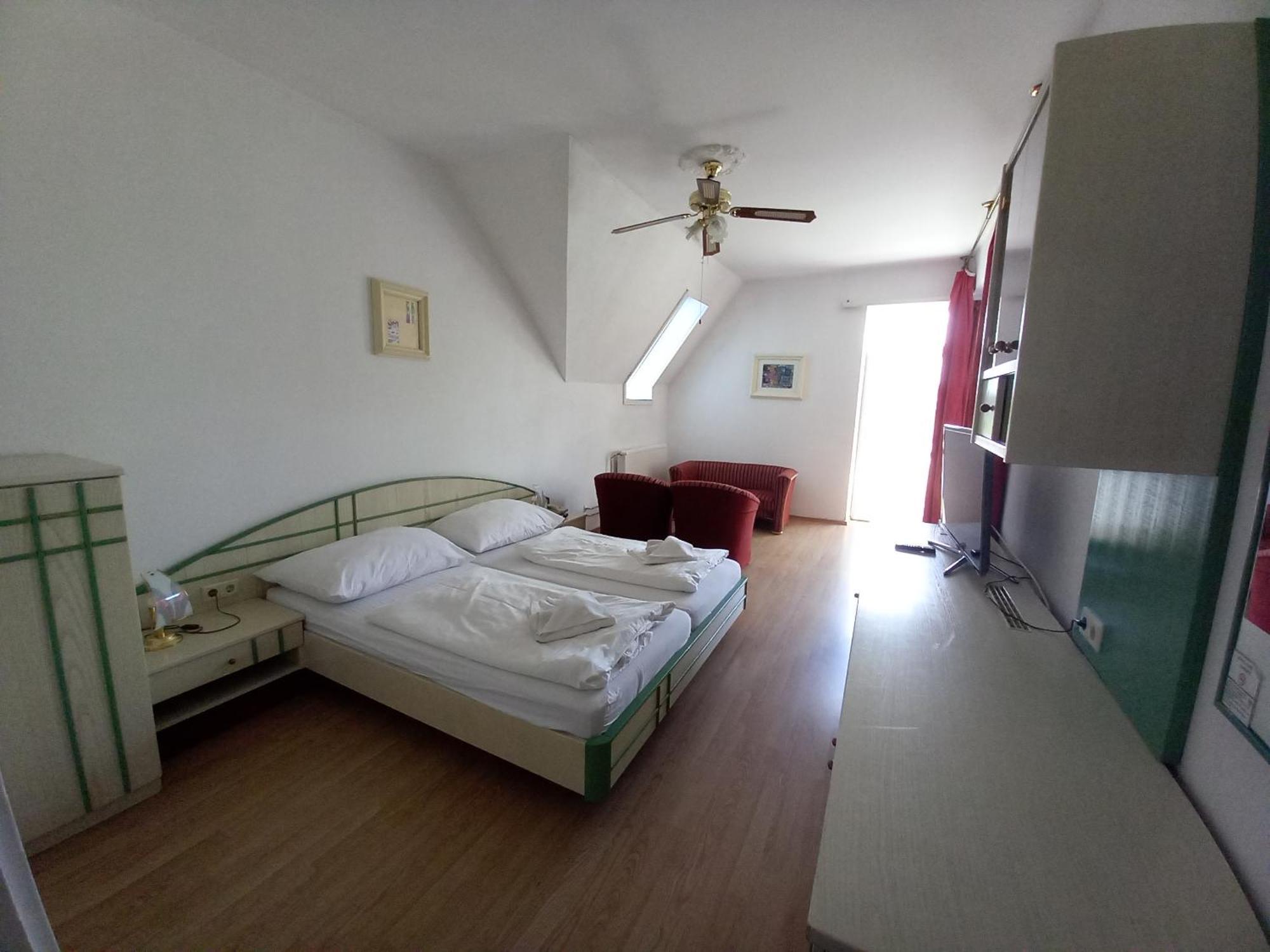 Hotel Familia Zamárdi Екстериор снимка