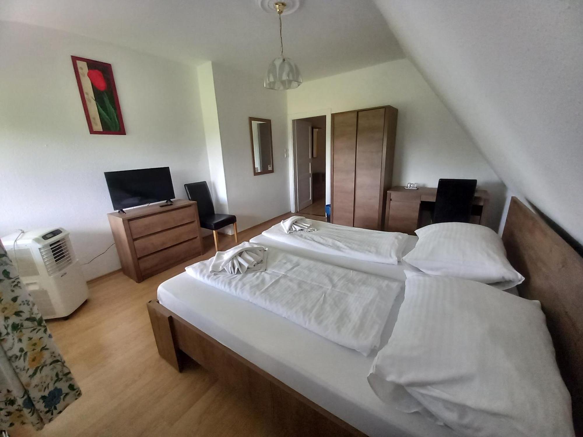 Hotel Familia Zamárdi Стая снимка